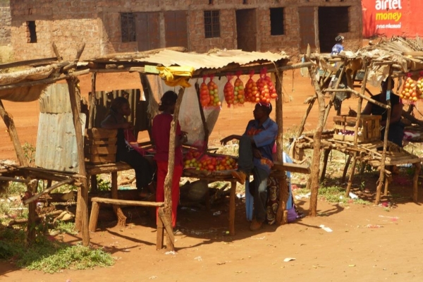 Zdjęcie z Kenii - trochę lokalnego życia w drodze do Amboseli