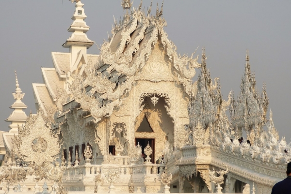 Zdjęcie z Tajlandii - Wat Rong Khun -srebrzysto białe zjawisko