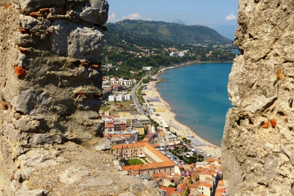 Zdjęcie z Włoch - plaże Cefalu 270-metrowej z La Rocca