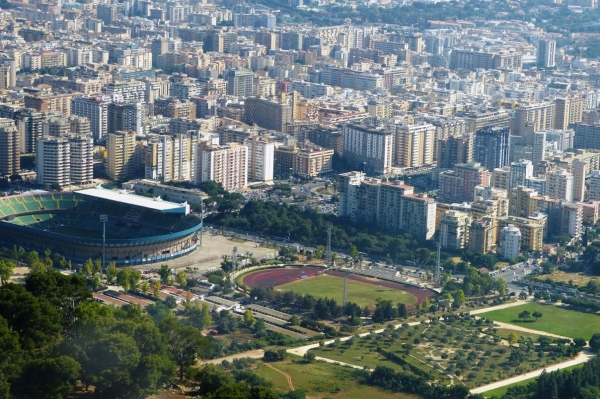 Zdjęcie z Włoch - widok na stadion Renzo Barbera di Palermo z Monte Pellegrino