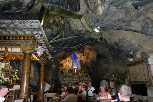 Zdjęcie z Włoch - Sanktuarium w Grocie San Pellegrino