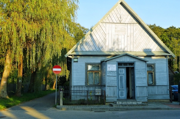 Zdjęcie z Polski - maleńki drewniany Zbór Baptystów na ul. Tropinka