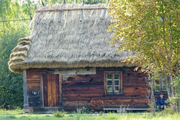 Zdjęcie z Polski - w prawym dolnym rogu przykucnął sobie ów miły, starszy Pan