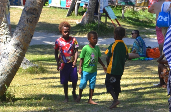 Zdjęcie z Vanuatu - Miejscowe chlopaczki :)