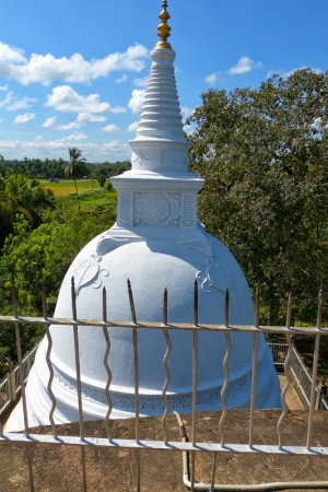 Zdjęcie ze Sri Lanki - dagoba przy klasztorze Isurumunija