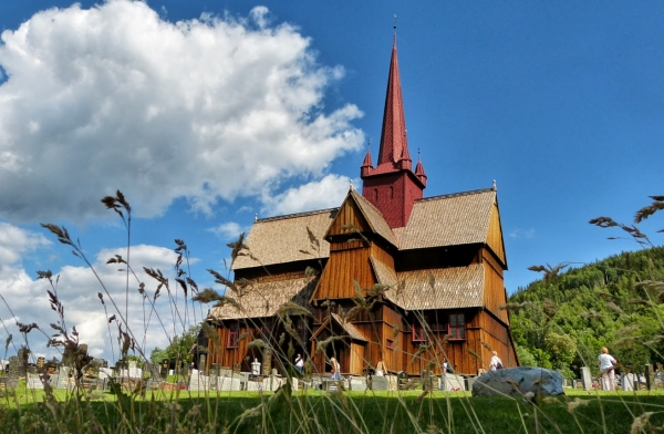 Zdjęcie z Norwegii - śliczny, maleńki Ringebu stavkirke w przepięknej okolicy Doliny Gudbrandsdalen