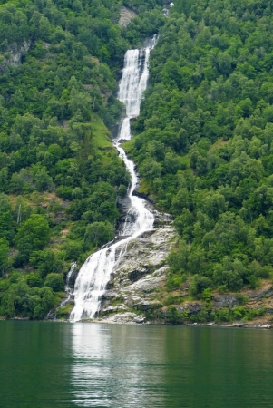 Zdjęcie z Norwegii - jeden w wielu mniejszych wodospadów ( tutaj "Zalotnik")