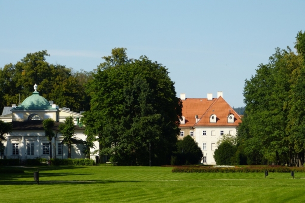 Zdjęcie z Polski - park Zdrojowy w Cieplicach - po prawej pałac Schaffgotschów; po lewej Pałac Zdrojowy