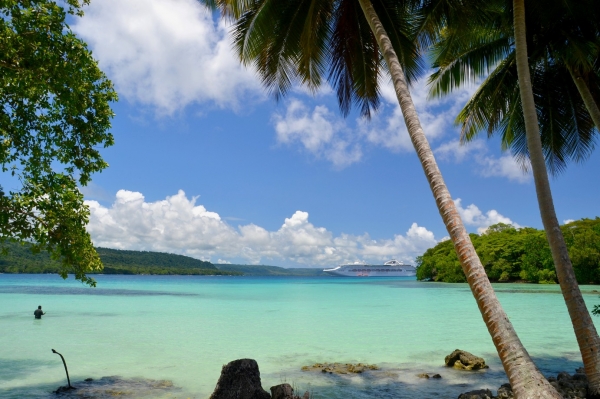 Zdjęcie z Vanuatu - Sasiednia piekna zatoczka, a za cyplem nasz statek