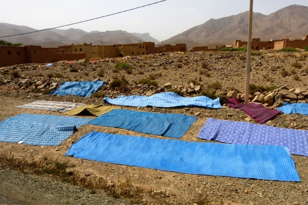 Zdjęcie z Maroka - tak się suszy pranie w Maroku :)