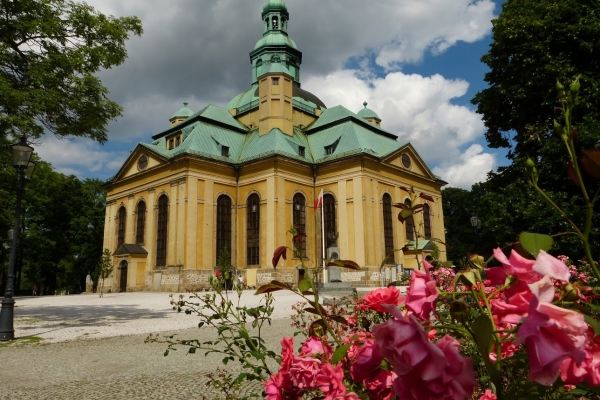 Zdjęcie z Polski - Kościół Łaski Pod Krzyżem Chrystusa z 1717 roku - największa świątynia w mieście