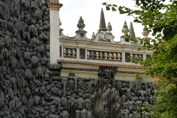 Zdjęcie z Czech - sztuczna grota naciekowa przy pałacu Wallensteina
