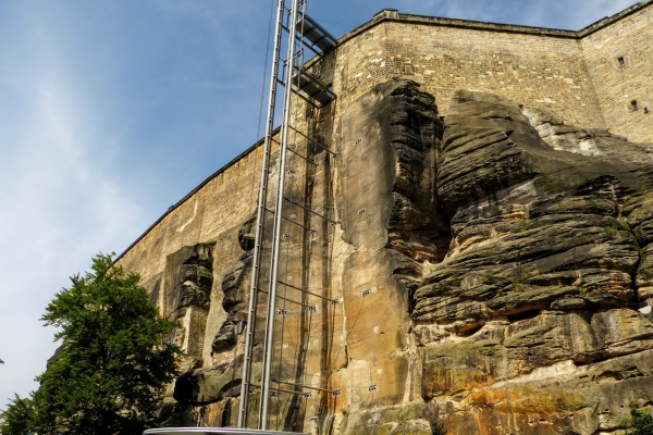 Zdjęcie z Niemiec - do Twierdzy można sobie wygodnie wjechać panoramiczną windą, 