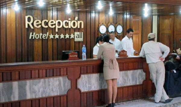 Zdjęcie z Kuby - Recepcja w Hotelu Colonial na Cayo Coco