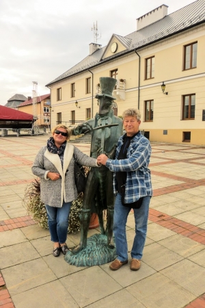 Zdjęcie z Polski - obowiązkowa fotka ze szczebrzeszyńskim chrząszczem