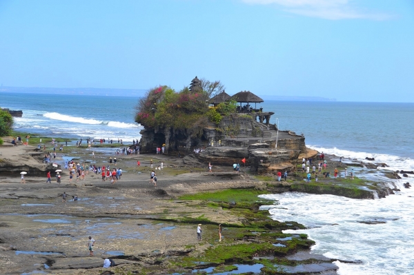 Zdjęcie z Indonezji - Pura Tanah Lot w czasie odplywu