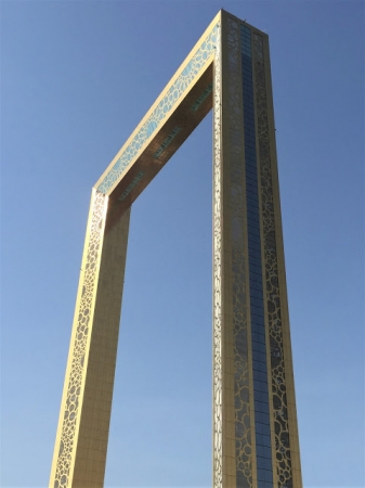 Zdjęcie z Zjednoczonych Emiratów Arabskich - Dubai Frame- najbardziej ramkowy budynek, jako "ramka do zdjęcia":)