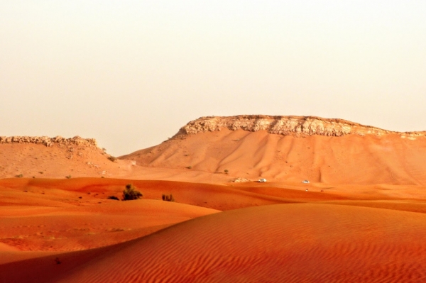 Zdjęcie z Zjednoczonych Emiratów Arabskich - przez piaski pustyni....