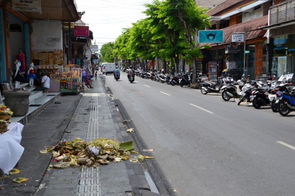 Zdjęcie z Indonezji - Glowna ulica Legian