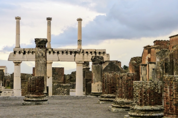 Zdjęcie z Włoch - główny rynek (agora) w Pompejach