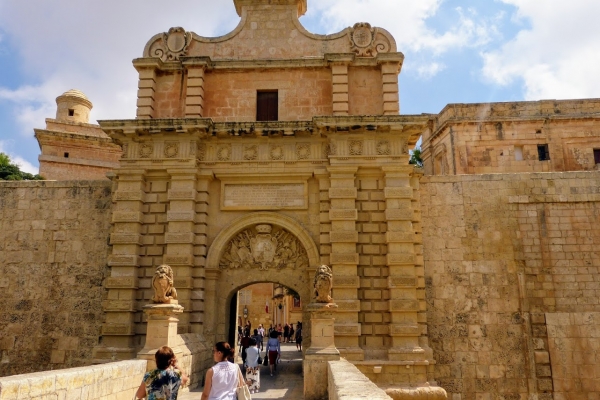 Zdjęcie z Malty - Brama do Mdiny (Mdina Gate)- miejsce które w "Grze o Tron"-  "zagrało"