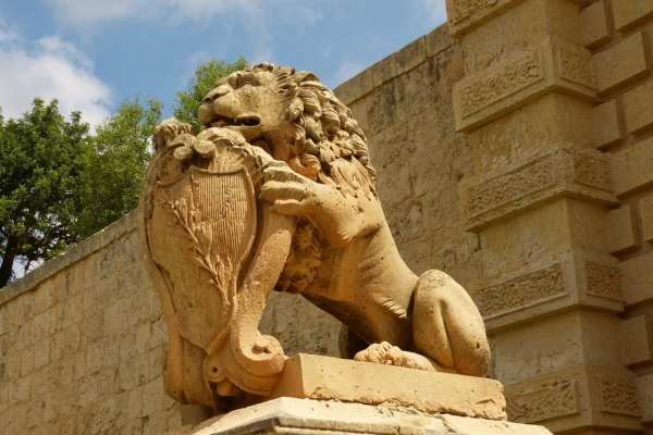 Zdjęcie z Malty - Jeden z lwów przy Mdina Gate