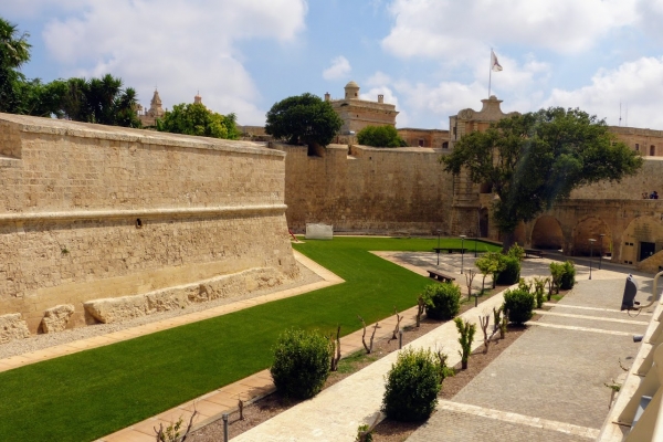 Zdjęcie z Malty - fosa oddzielająca Rabat od Mdiny