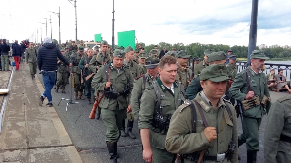 Zdjęcie z Polski - I kolejny przemarsz przed kamerami