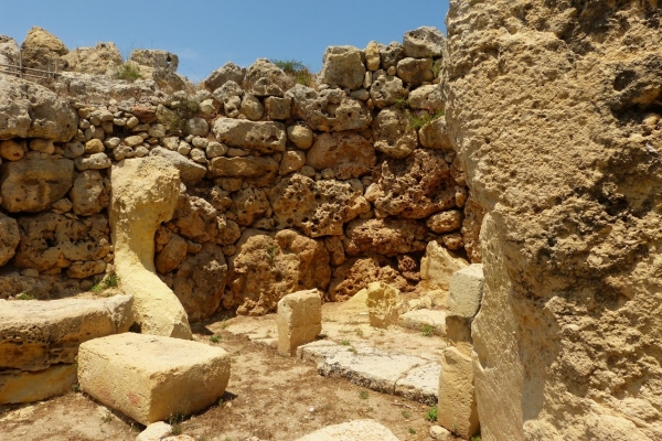 Zdjęcie z Malty - wiek Ġgantiji szacuje się na blisko 6000 lat