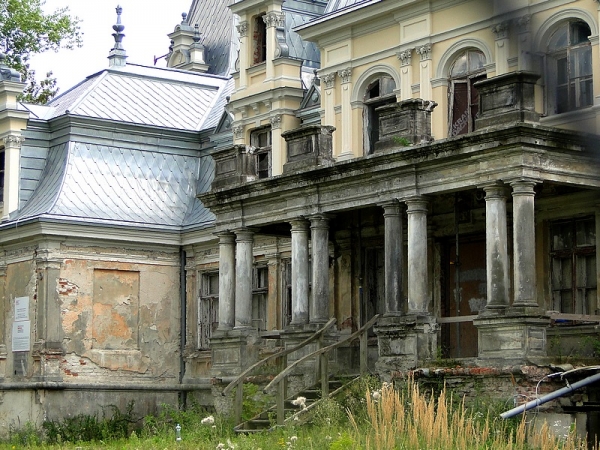Zdjęcie z Polski - Pałac Sobańskich w Guzowie w trakcie remontu