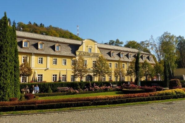 Zdjęcie z Polski - Sanatorium "Zameczek" z 1795 r.- najstarszy budynek w kudowskim parku zdrojowym