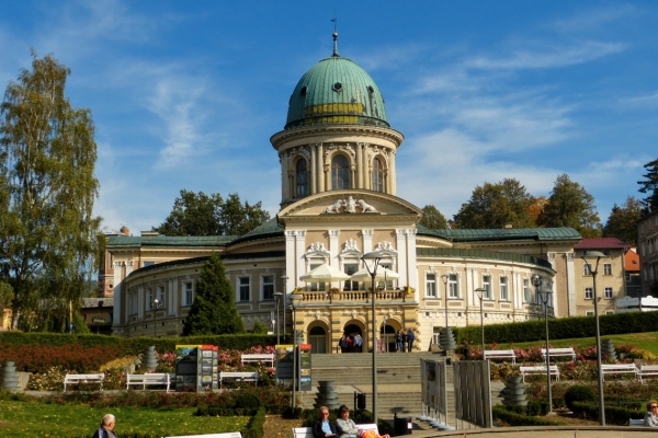 Zdjęcie z Polski - jeszcze spojrzenie na najpiękniejszy (no, jeden z naj...)  budynek sanatoryjny w Polsce