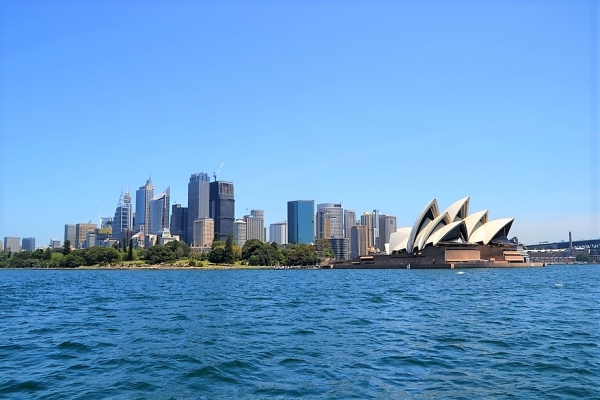 Zdjęcie z Australii - Syneyskie City widziane z pokladu watertaxi