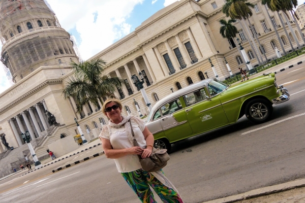 Zdjęcie z Kuby - z eleganckim El Capitolio 