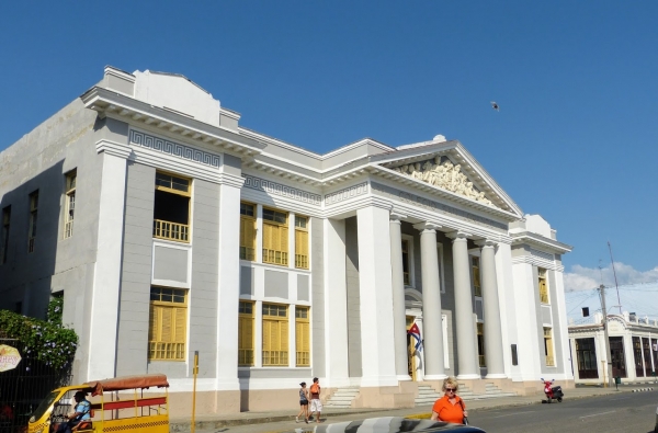 Zdjęcie z Kuby - urodziwy gmach neoklasycystyczny Colegio San Lorenzo