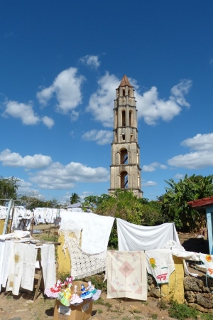 Zdjęcie z Kuby - w oddali góruje Torre de Manaca Iznaga