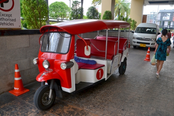 Zdjęcie z Tajlandii - Trzykolowy tuk tuk typu jak Bangkoku