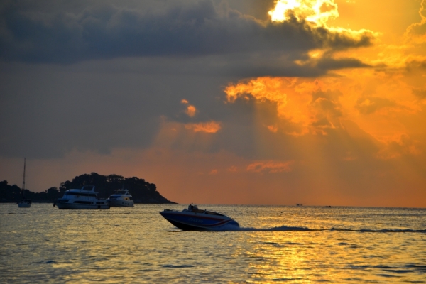 Zdjęcie z Tajlandii - Patong Beach wieczorową porą