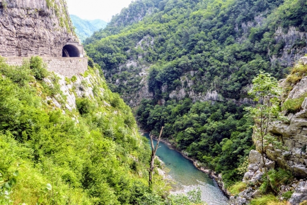 Zdjęcie z Czarnogóry - Kanion rzeki  Morača