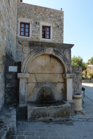 Zdjęcie z Czarnogóry - XVII wieczne źródełko zbudowane przez ród Skuraj