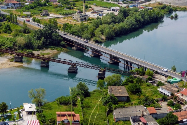 Zdjęcie z Albanii - zoom na mosty