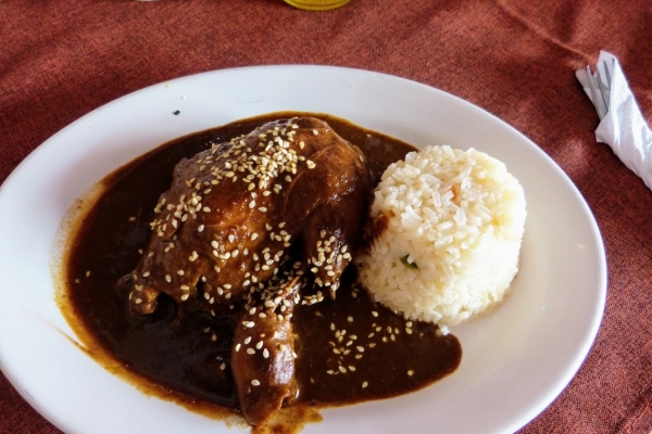 Zdjęcie z Meksyku - i wjeżdża danie główne, czyli - pollo al mole