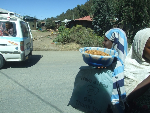 Zdjęcie z Etiopii - możesz kupić przekąskę
