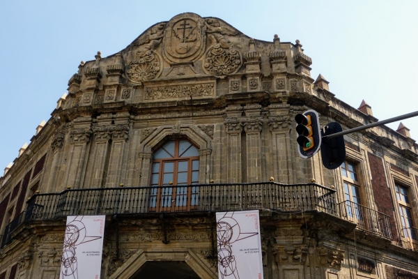 Zdjęcie z Meksyku - fasada Pałacu Inkwizycji