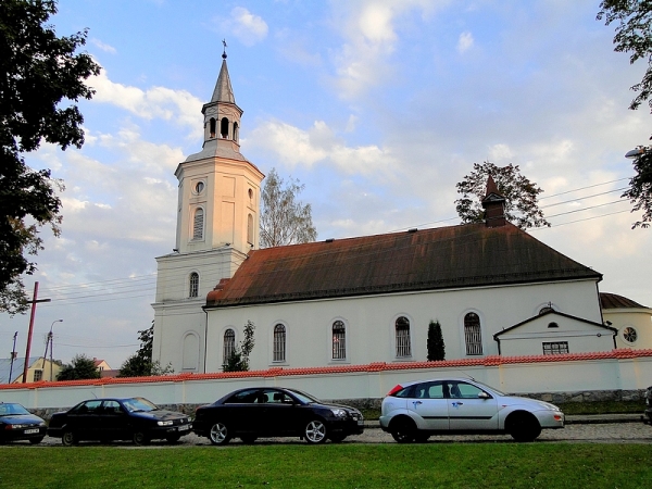 Zdjęcie z Polski - Kościół Świętej Trójcy latem.