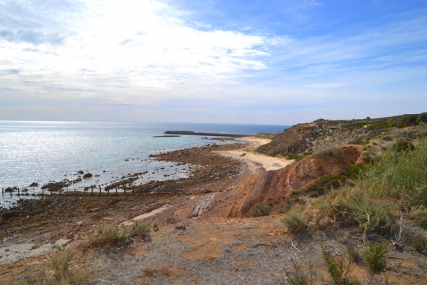 Zdjęcie z Australii - Dalej zaczyna sie niedostepna dla ludzi plaza Lonsdale Beach