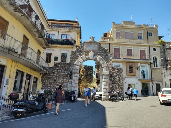 Zdjęcie z Włoch - Taormina- Porta Catania