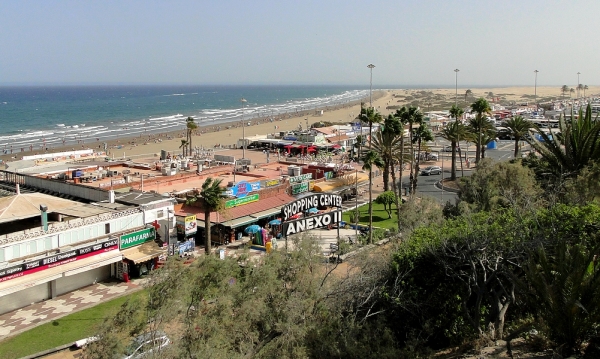 Zdjęcie z Hiszpanii - Z promenady rozciągały się piękne widoki na ocean i plażę, aż po wydmy Maspalomas.