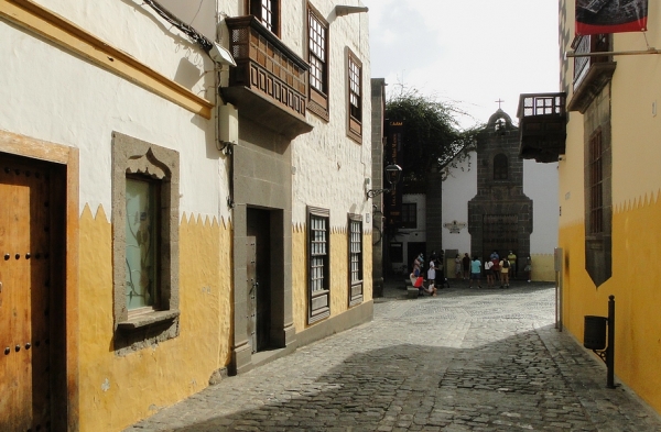 Zdjęcie z Hiszpanii - Widok od Casa de Colon na kaplicę San Antonio Abad.