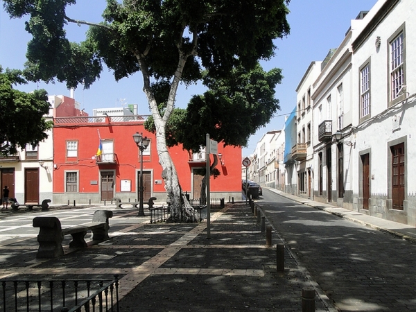 Zdjęcie z Hiszpanii - Docieramy do cichego, urokliwego Placu Santo Domingo.